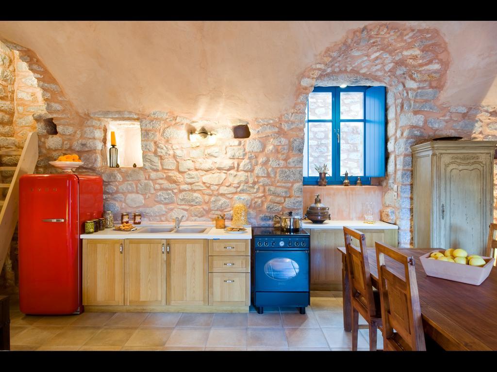 Arapakis Historic Castle Aparthotel Pyrgos Dirou Bilik gambar
