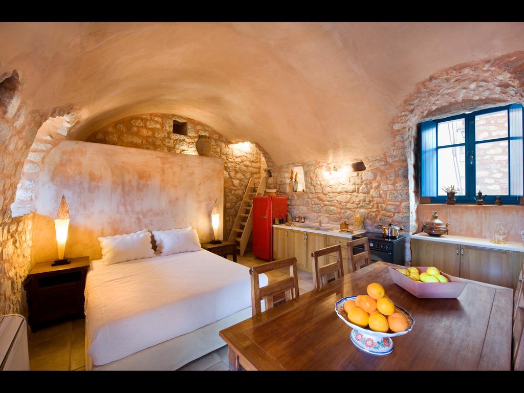 Arapakis Historic Castle Aparthotel Pyrgos Dirou Bilik gambar