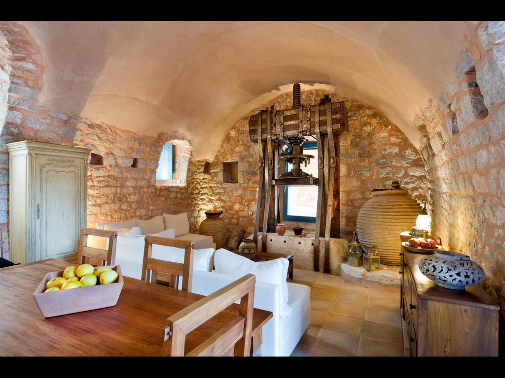 Arapakis Historic Castle Aparthotel Pyrgos Dirou Bilik gambar
