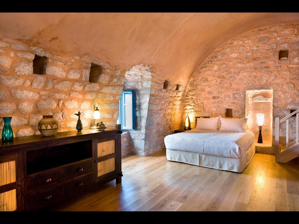 Arapakis Historic Castle Aparthotel Pyrgos Dirou Bilik gambar