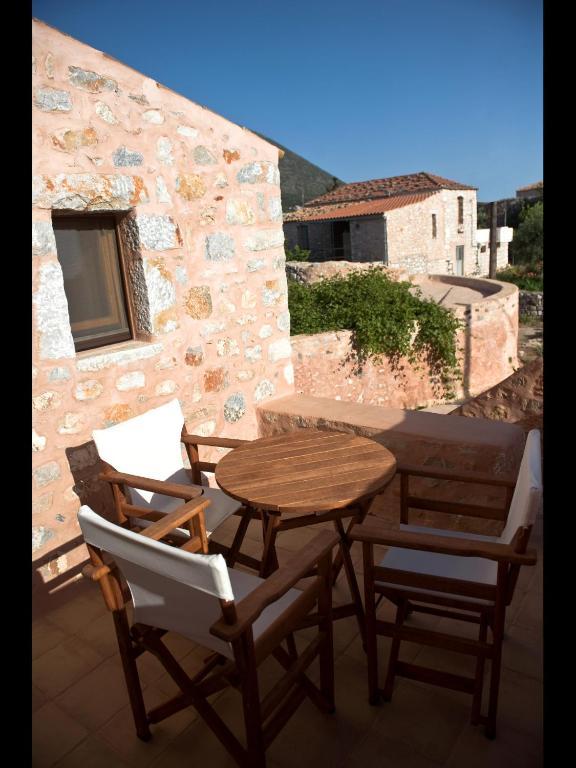 Arapakis Historic Castle Aparthotel Pyrgos Dirou Bilik gambar