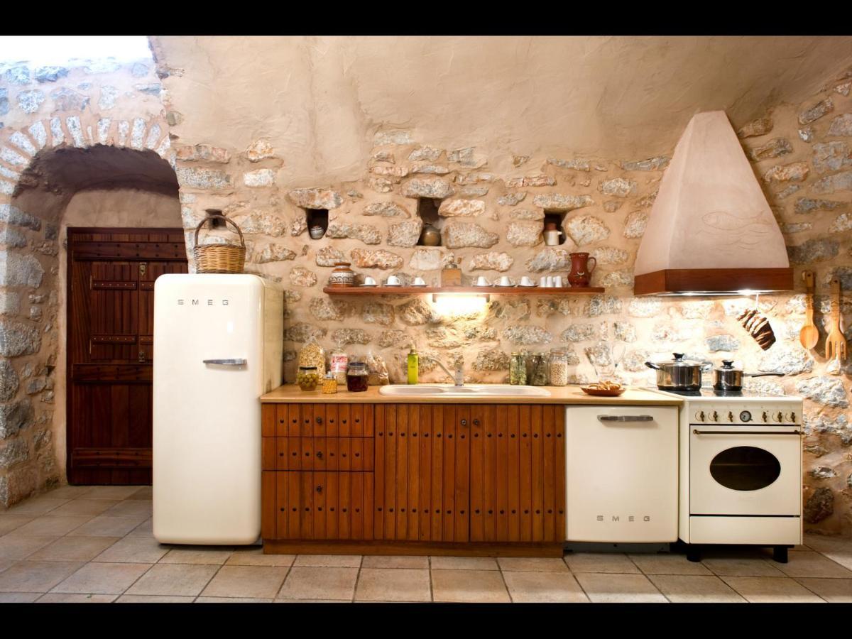 Arapakis Historic Castle Aparthotel Pyrgos Dirou Bilik gambar
