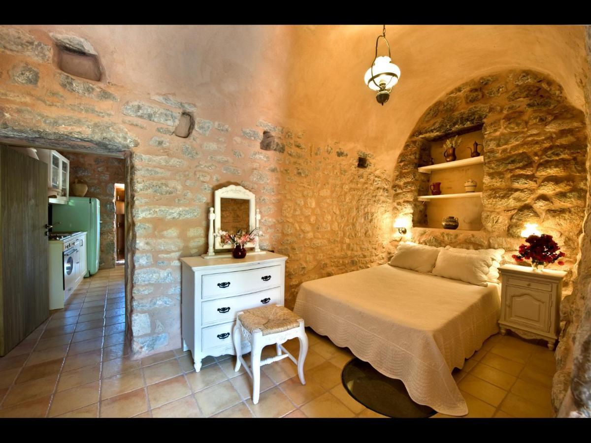 Arapakis Historic Castle Aparthotel Pyrgos Dirou Bilik gambar