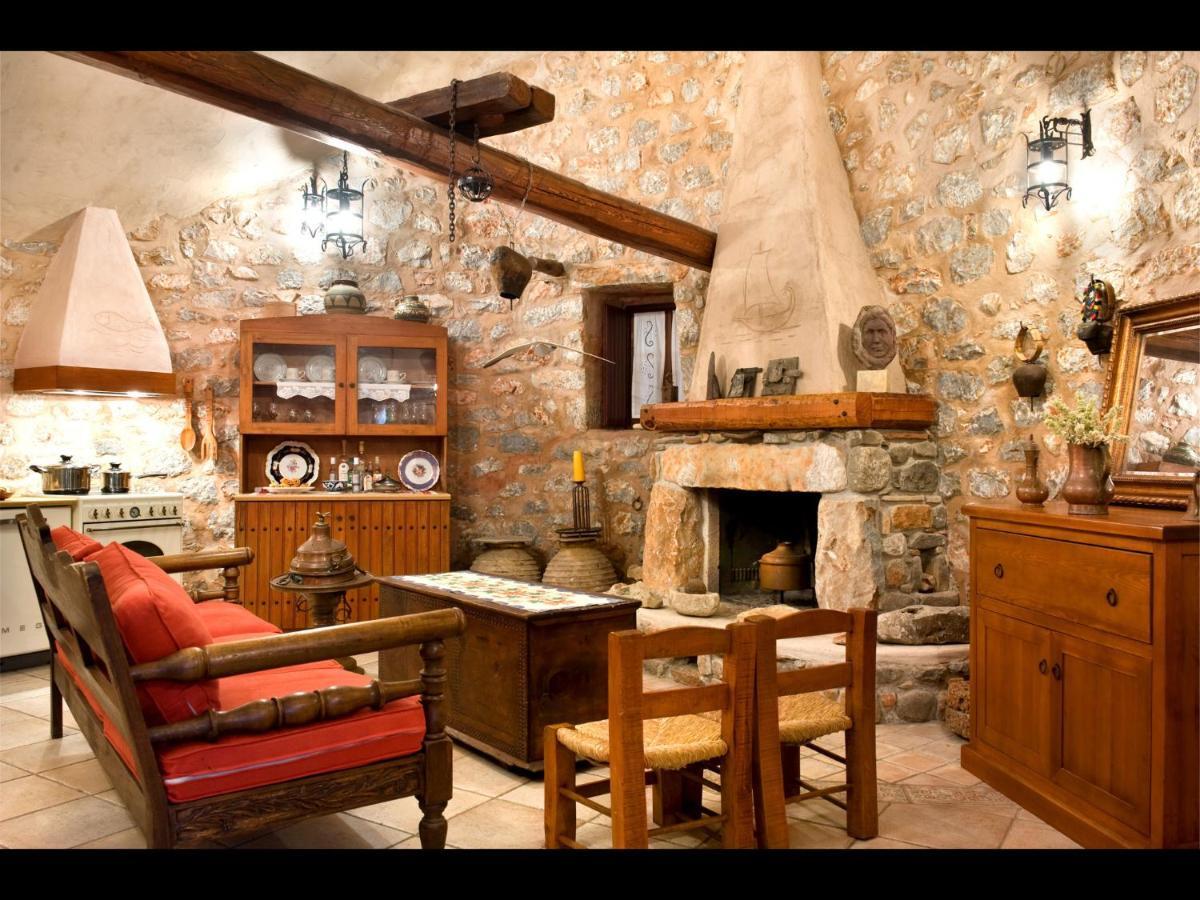 Arapakis Historic Castle Aparthotel Pyrgos Dirou Bilik gambar
