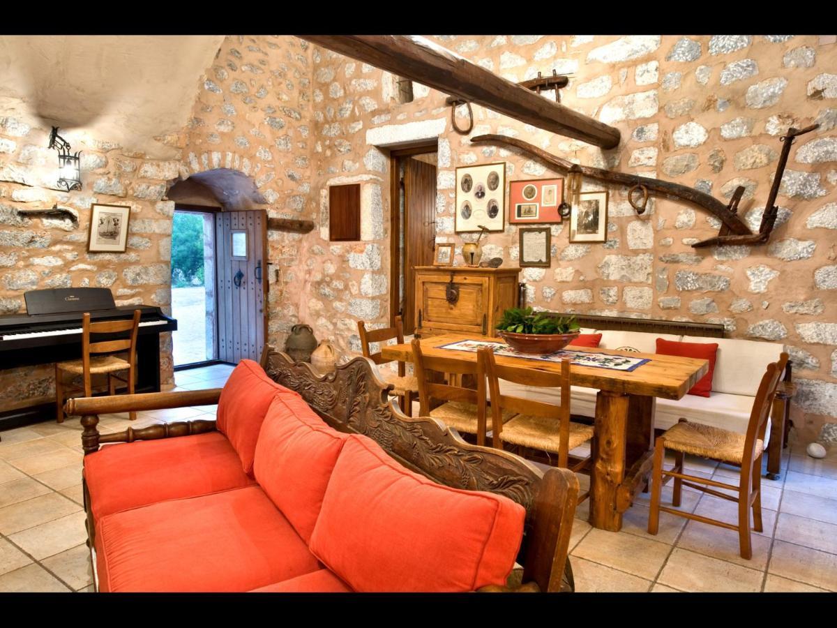 Arapakis Historic Castle Aparthotel Pyrgos Dirou Bilik gambar